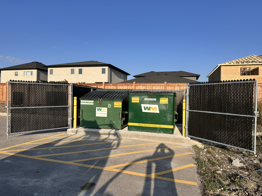 Garbage enclosure fencing