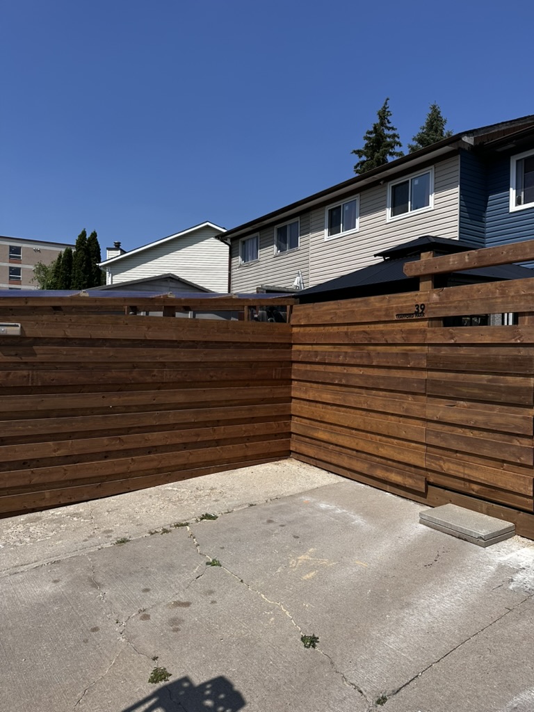 Horizontal plank hybrid wood fence
